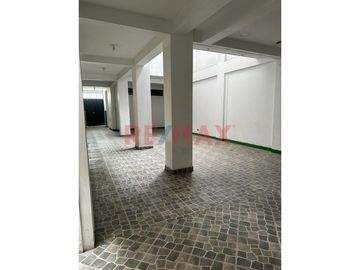 Oportunidad De Inversión En Villasol – Casa Multifamiliar / Comercial