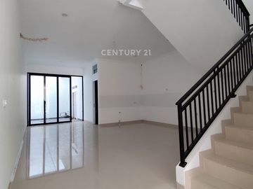Rumah Tinggal Bangunan Baru Lokasi Strategis Di Pulomas R2015