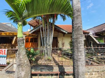 Rumah terawat lingkungan asri di sukamiskin dekat arcamanik