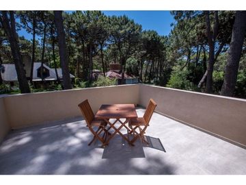 Casa con piscina en  Zona Norte. Excelente calidad. 3 dormitorios.