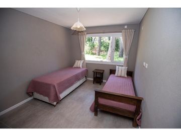 Casa con piscina en  Zona Norte. Excelente calidad. 3 dormitorios.