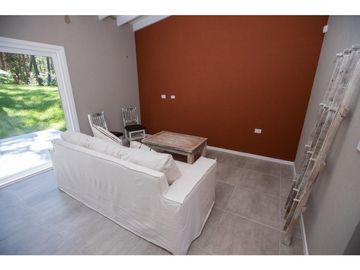 Casa con piscina en  Zona Norte. Excelente calidad. 3 dormitorios.