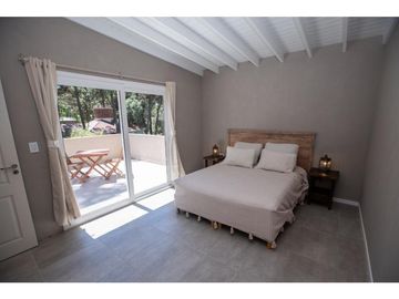 Casa con piscina en  Zona Norte. Excelente calidad. 3 dormitorios.