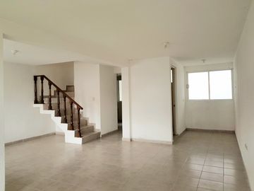 Casa en Venta en Los Ángeles Coronango con accesos rápidos y plazas cercanas.