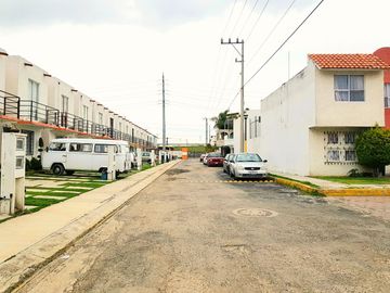 Casa en Venta en Los Ángeles Coronango con accesos rápidos y plazas cercanas.