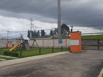 Casa en Venta en Los Ángeles Coronango con accesos rápidos y plazas cercanas.