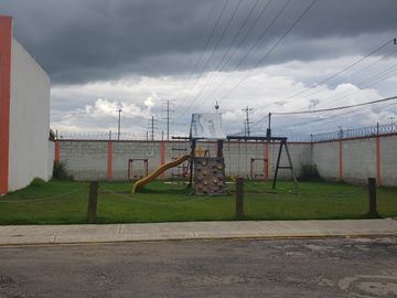 Casa en Venta en Los Ángeles Coronango con accesos rápidos y plazas cercanas.