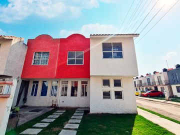 Casa en Venta en Los Ángeles Coronango con accesos rápidos y plazas cercanas.