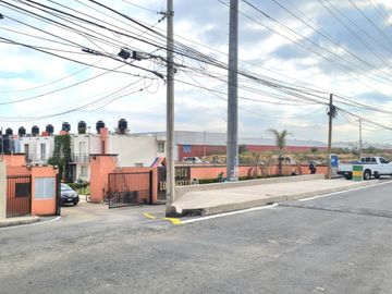 Casa en Venta en Los Ángeles Coronango con accesos rápidos y plazas cercanas.