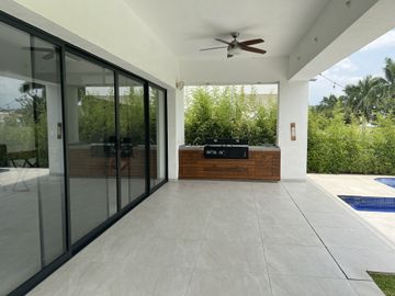 PRECIOSA RESIDENCIA COLINDANTE AL GREEN FRACC PARAÍSO COUNTRY CLUB
