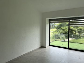 PRECIOSA RESIDENCIA COLINDANTE AL GREEN FRACC PARAÍSO COUNTRY CLUB
