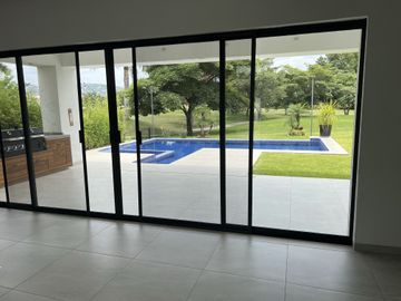 PRECIOSA RESIDENCIA COLINDANTE AL GREEN FRACC PARAÍSO COUNTRY CLUB