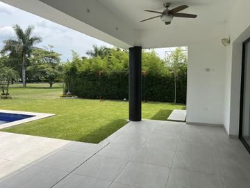 PRECIOSA RESIDENCIA COLINDANTE AL GREEN FRACC PARAÍSO COUNTRY CLUB