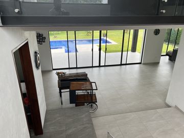 PRECIOSA RESIDENCIA COLINDANTE AL GREEN FRACC PARAÍSO COUNTRY CLUB