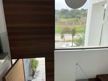 PRECIOSA RESIDENCIA COLINDANTE AL GREEN FRACC PARAÍSO COUNTRY CLUB