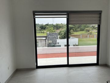 PRECIOSA RESIDENCIA COLINDANTE AL GREEN FRACC PARAÍSO COUNTRY CLUB