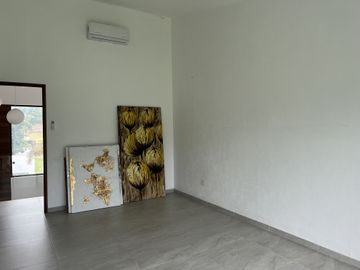 PRECIOSA RESIDENCIA COLINDANTE AL GREEN FRACC PARAÍSO COUNTRY CLUB