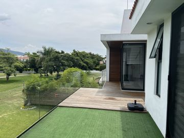 PRECIOSA RESIDENCIA COLINDANTE AL GREEN FRACC PARAÍSO COUNTRY CLUB