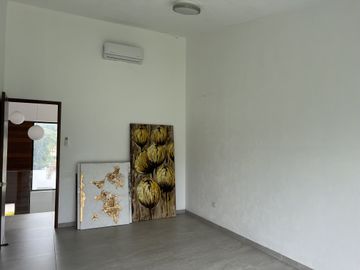 PRECIOSA RESIDENCIA COLINDANTE AL GREEN FRACC PARAÍSO COUNTRY CLUB