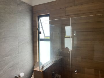 PRECIOSA RESIDENCIA COLINDANTE AL GREEN FRACC PARAÍSO COUNTRY CLUB