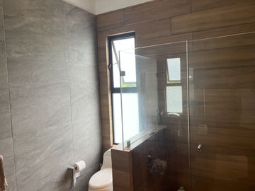 PRECIOSA RESIDENCIA COLINDANTE AL GREEN FRACC PARAÍSO COUNTRY CLUB