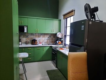 Rumah Ciputat Strategis Siap Huni Semi Furnish