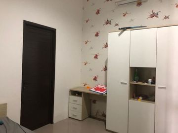 Rumah Ciputat Strategis Siap Huni Semi Furnish