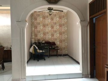 Rumah Ciputat Strategis Siap Huni Semi Furnish