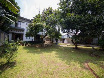 Rumah 2 lantai mewah halaman luas di beji dekat ui depok
