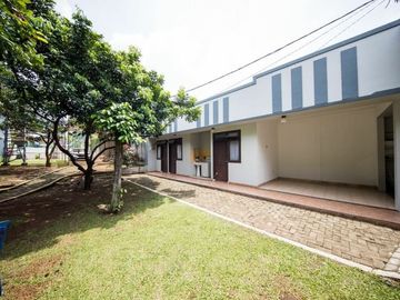 Rumah 2 lantai mewah halaman luas di beji dekat ui depok