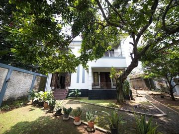 Rumah 2 lantai mewah halaman luas di beji dekat ui depok