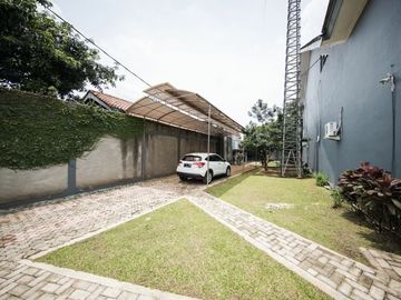 Rumah 2 lantai mewah halaman luas di beji dekat ui depok