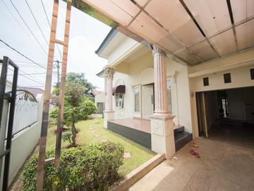 Rumah 2 lantai mewah halaman luas di beji dekat ui depok