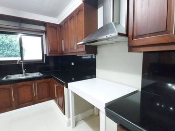 SEMI-FURNISHED House for RENT in Amsic Angeles City Near SM Clark