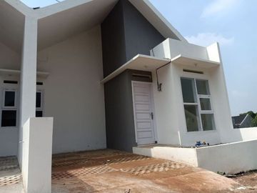 DP 25JT an ALL IN Rumah cantik rasa villa sejuk asri di Cikalang