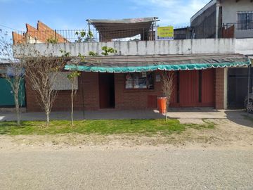 Vendo terreno con amplia casa en Merlo Norte U$S 48.000 de contado