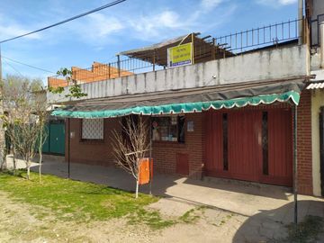 Vendo terreno con amplia casa en Merlo Norte U$S 48.000 de contado