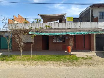 Vendo terreno con amplia casa en Merlo Norte U$S 48.000 de contado