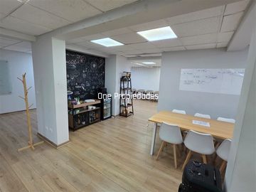 Oficina venta 194m 6 priv 6 baños 5 estac 2 bod Providencia