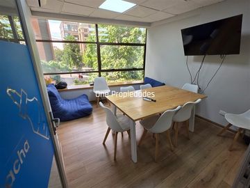 Oficina venta 194m 6 priv 6 baños 5 estac 2 bod Providencia
