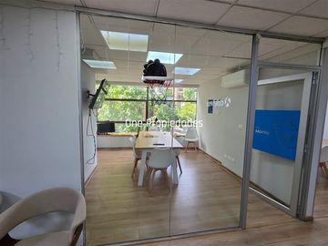 Oficina venta 194m 6 priv 6 baños 5 estac 2 bod Providencia