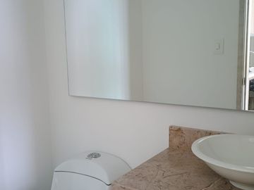 apartamento en venta en altos de los rosales. Cod V105753