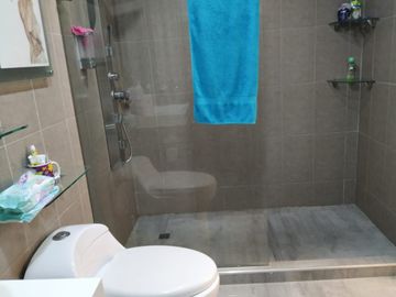 VENTA CASA LACASCADA 4 PLANTAS CON TODO INCUIDO SUR