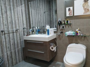 VENTA CASA LACASCADA 4 PLANTAS CON TODO INCUIDO SUR