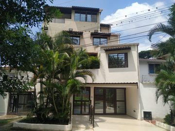 VENTA CASA LACASCADA 4 PLANTAS CON TODO INCUIDO SUR