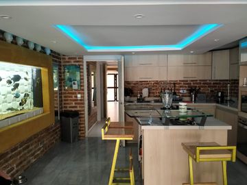 VENTA CASA LACASCADA 4 PLANTAS CON TODO INCUIDO SUR
