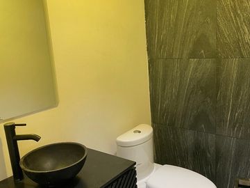 CASA SOLA TOTALMENTE REMODELADA 4 ó 5 RECÁMARAS, ESQ. PILARES, COL. LETRÁN VALLE