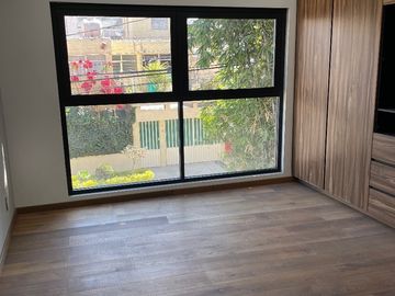 CASA SOLA TOTALMENTE REMODELADA 4 ó 5 RECÁMARAS, ESQ. PILARES, COL. LETRÁN VALLE
