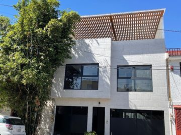 CASA SOLA TOTALMENTE REMODELADA 4 ó 5 RECÁMARAS, ESQ. PILARES, COL. LETRÁN VALLE