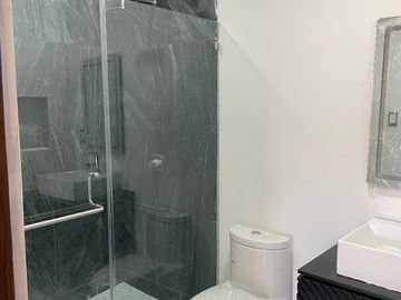 CASA SOLA TOTALMENTE REMODELADA 4 ó 5 RECÁMARAS, ESQ. PILARES, COL. LETRÁN VALLE